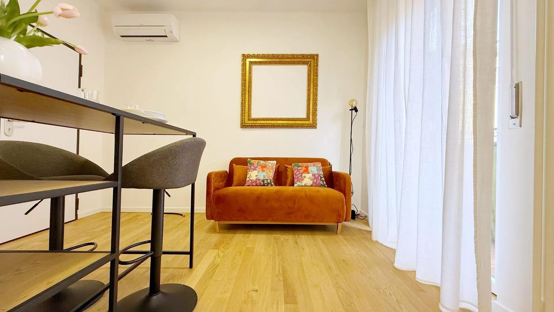 Apartment Viale Monza Ab Suites - 2 Bedroom- 15 Min Dal Duomo Milan Italy