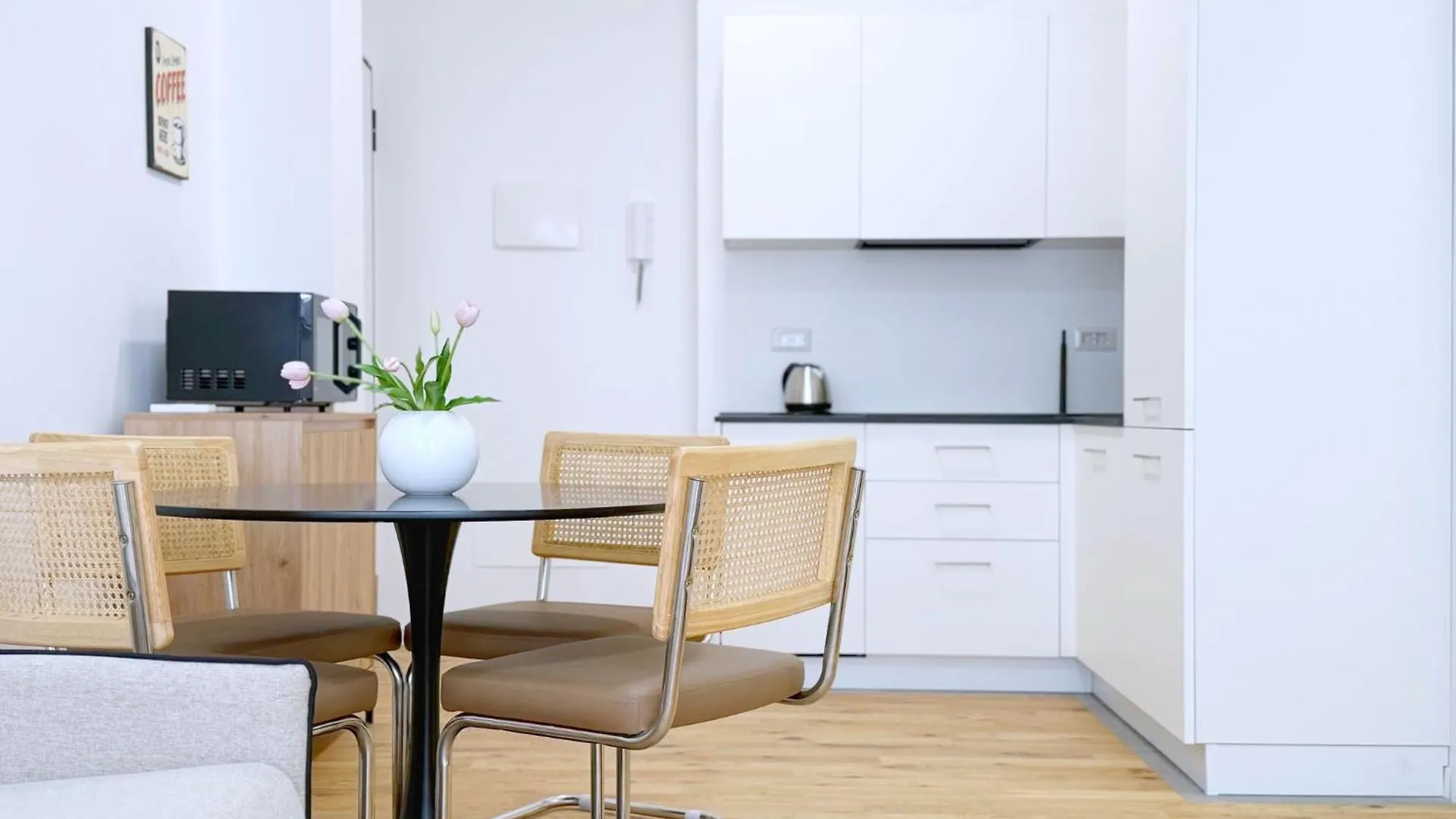 Viale Monza Ab Suites - 2 Bedroom- 15 Min Dal Duomo Milan 0*,  Italy